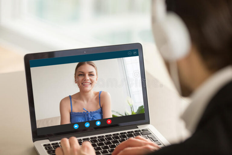 ce inseamna videochat poza reprezentativa articol